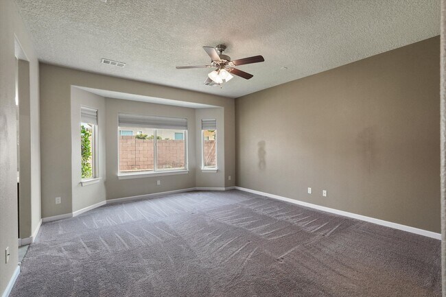 Building Photo - 224 Valle Alto Dr NE