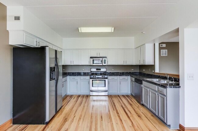 Building Photo - 16671 Liberty Cir