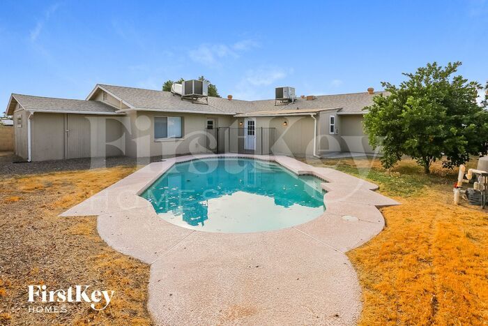 Building Photo - 8427 N 47th Dr