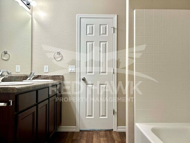 Building Photo - 1050 Kachina Dr