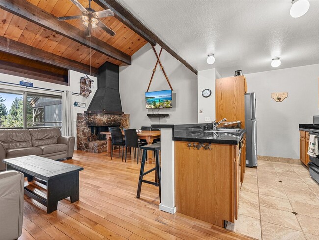 Building Photo - LONG-TERM RENTAL: Updated Townhome in Prime Location! 2 Bedrooms & Loft, Fully Furnished!