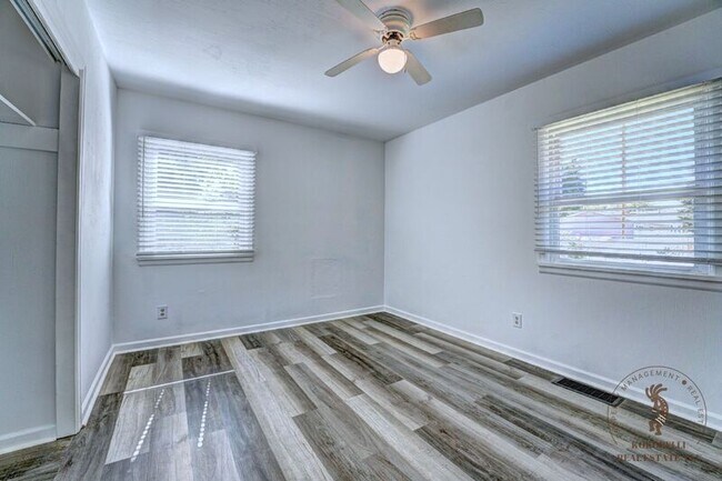Building Photo - 1355 Mesa Ave