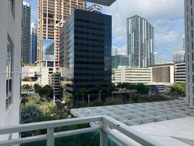 Building Photo - 950 Brickell Bay Dr