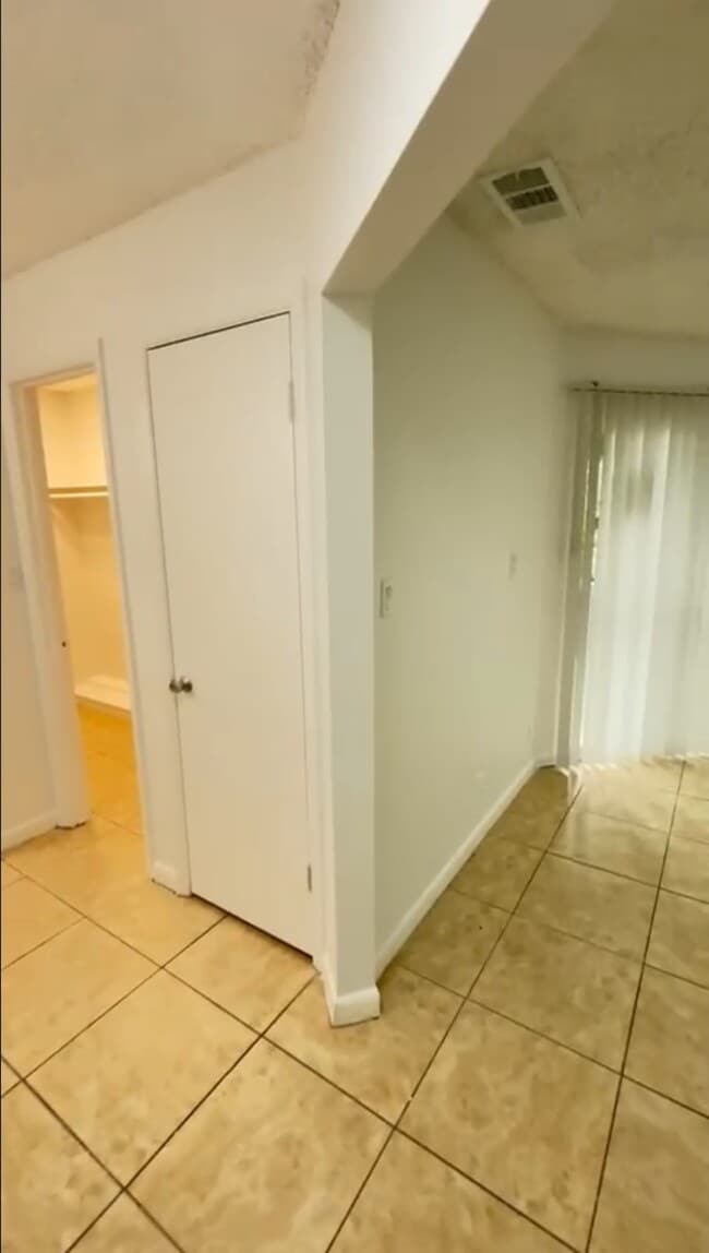 Building Photo - 2546 Lemon Tree Ln