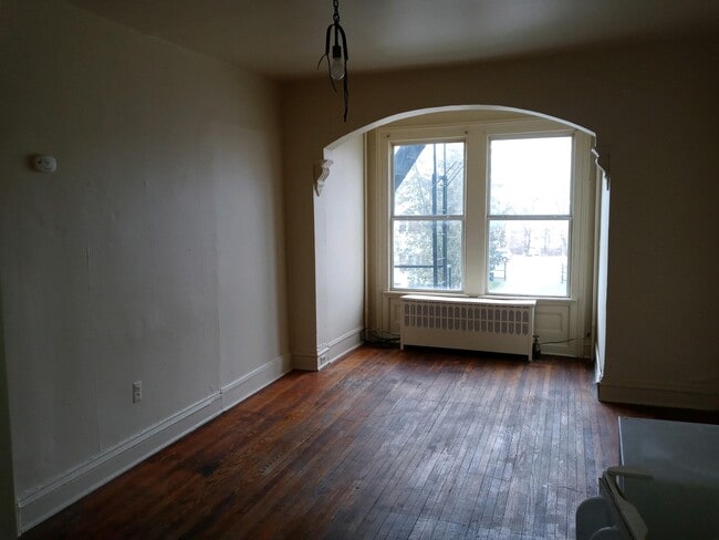 Primary Photo - 44 S Hamilton St