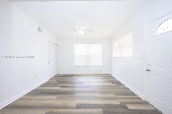 Building Photo - 290 NW 29th Ave