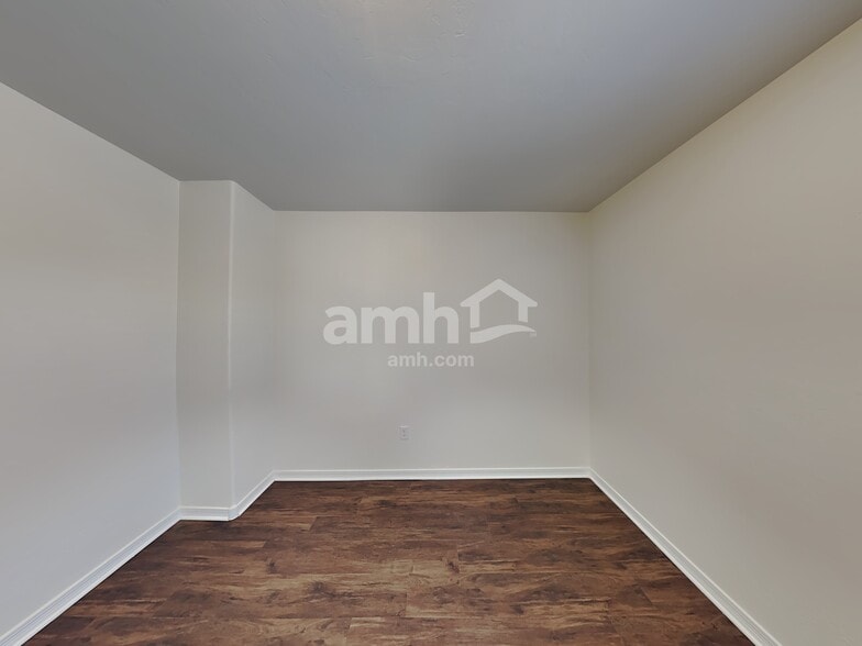 Building Photo - 143 E Camino Del Abeto