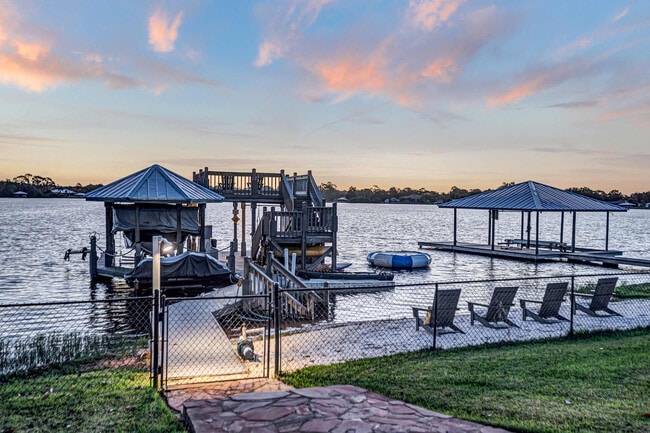 Building Photo - 1028 Lake Carrie Dr