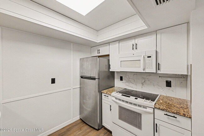 Building Photo - 3100-3111 Sir Hamilton Cir
