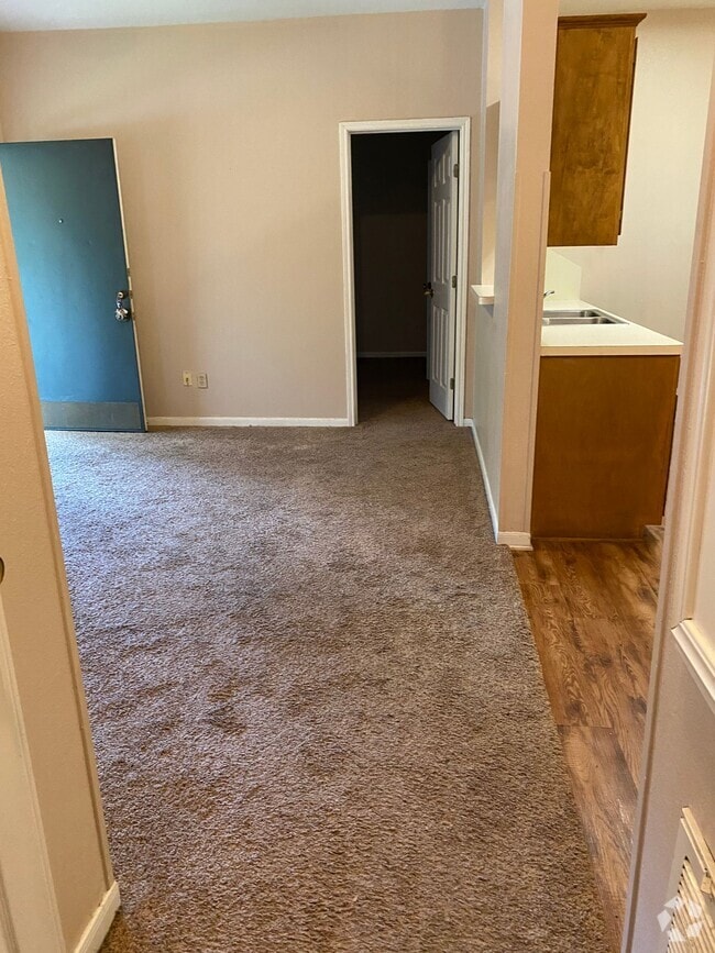 Building Photo - Monthly Paid Rent