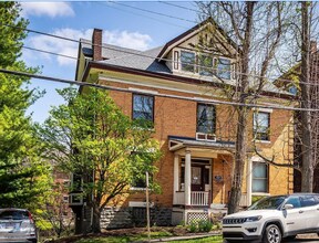 Building Photo - Walk-to-UC 2-Bed Gem (Short Term Lease)  – Lease ends 7/31