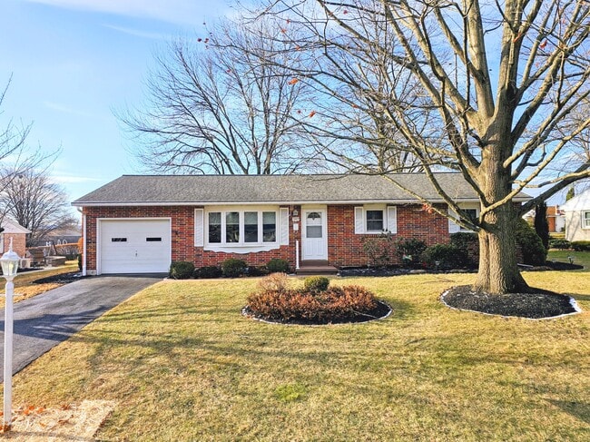 Building Photo - 1007 Lilac Ln