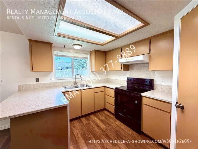 Building Photo - 2324 Yucca Pl