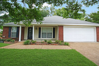 Building Photo - 320 Hawthorne Dr