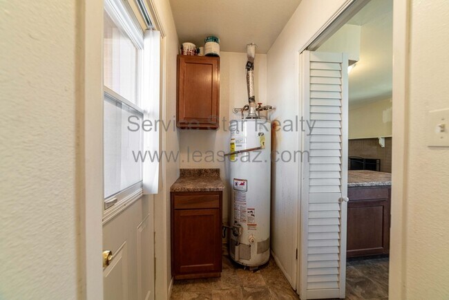 Building Photo - 507 S Hunt Dr