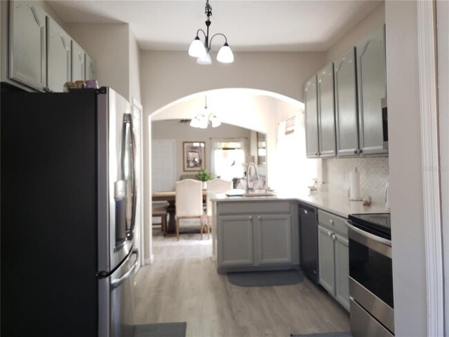 Building Photo - 16530 Cedar Crest Dr