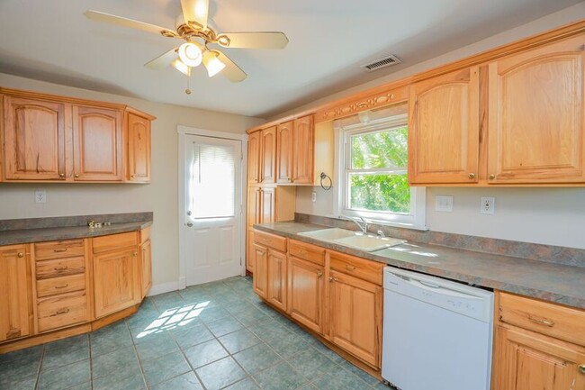 Building Photo - 3963 Oakleys Ln