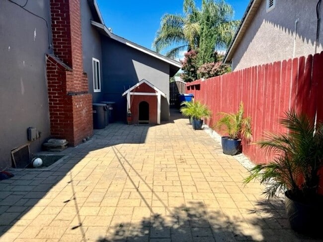 Building Photo - Available Now  4 Bedroom 2 bath home