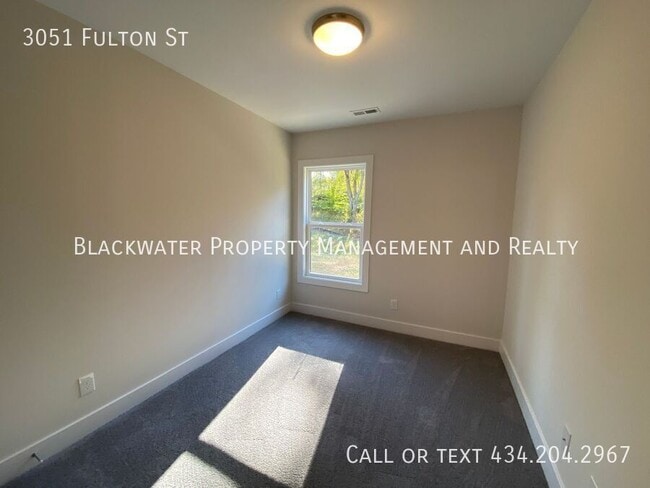 Building Photo - 3051 Fulton St