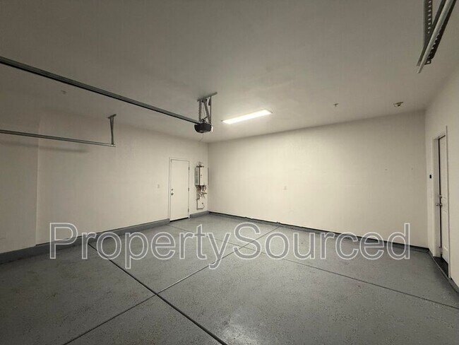 Building Photo - 437 Pendragon St