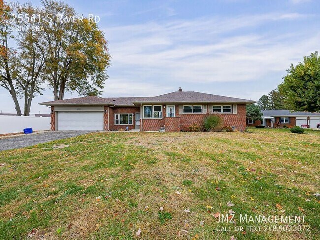 Building Photo - 25561 S River Rd
