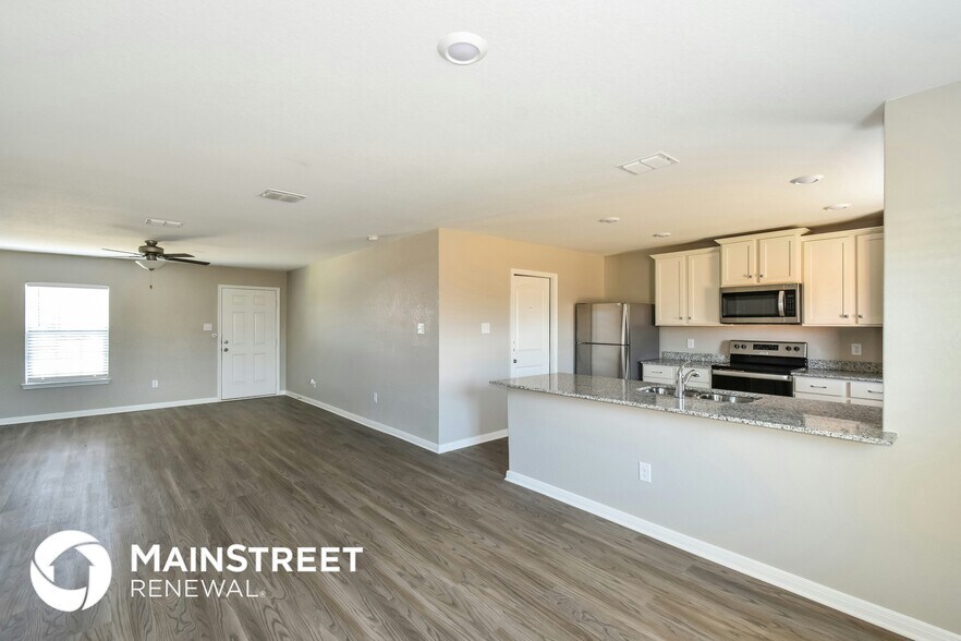 Building Photo - 3223 Begonia Bend