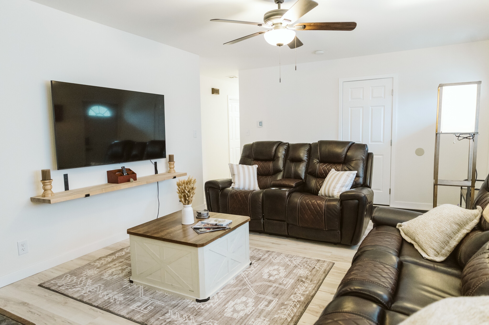 Living room - 37041 Rafie St