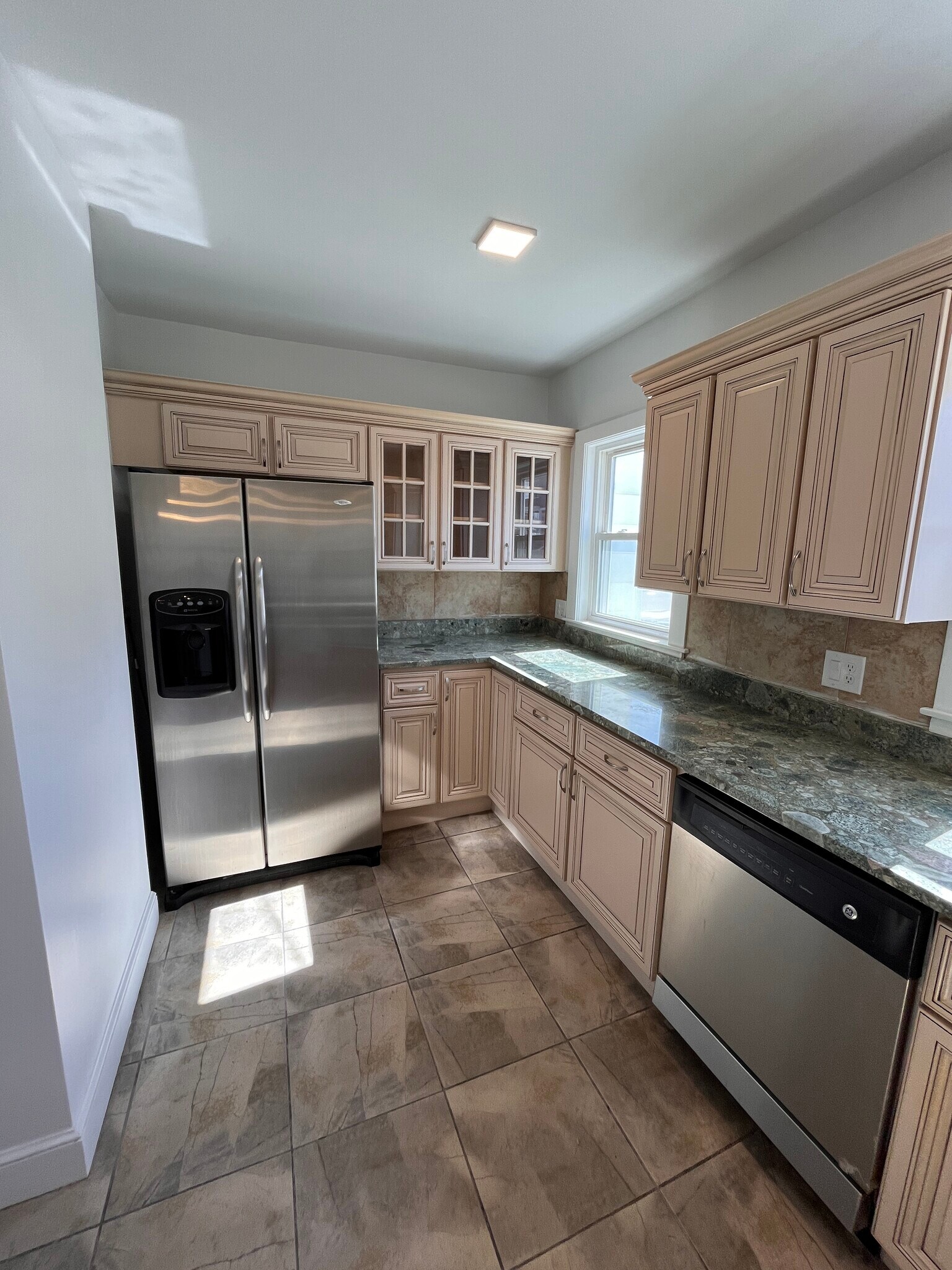 Building Photo - 121 Shore Dr