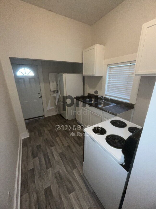 Building Photo - 2422 E Adams St