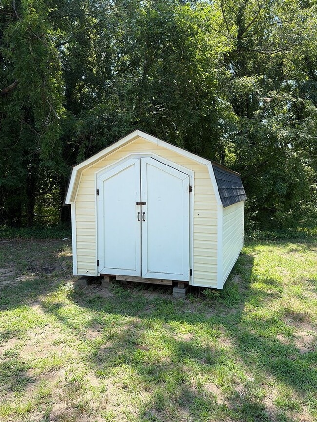 Building Photo - 2502 Druid Hills Dr NW