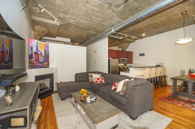 Building Photo - 1000 W 15th St