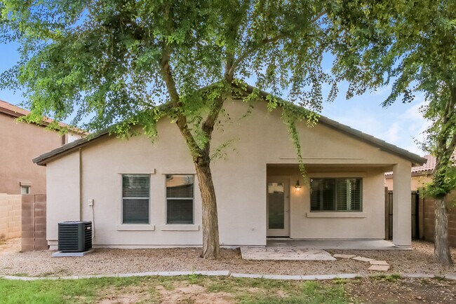 Building Photo - 882 E Taylor Trail