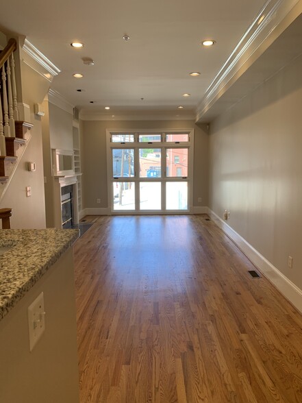 Living Room - 2529 K St NW