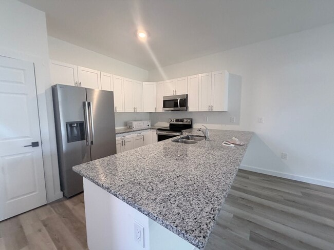 Building Photo - 5064-5066 Jones Dr