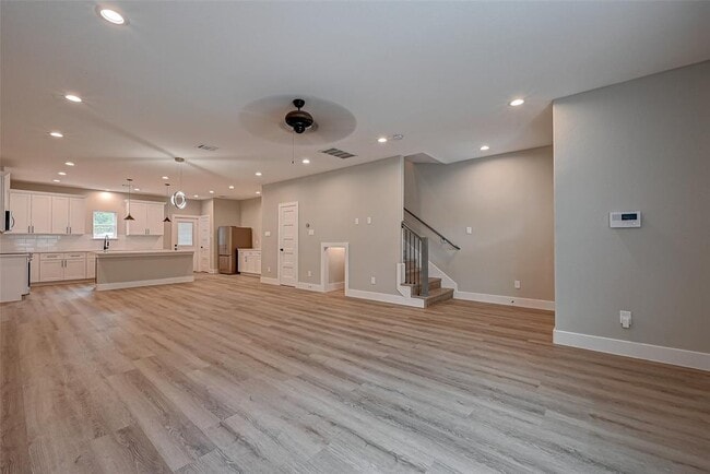 Building Photo - 809 Avenue J Pl