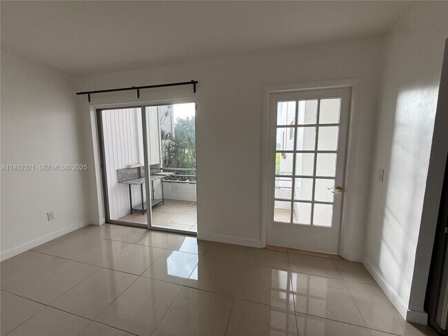 Building Photo - 2431 SW 82nd Ave