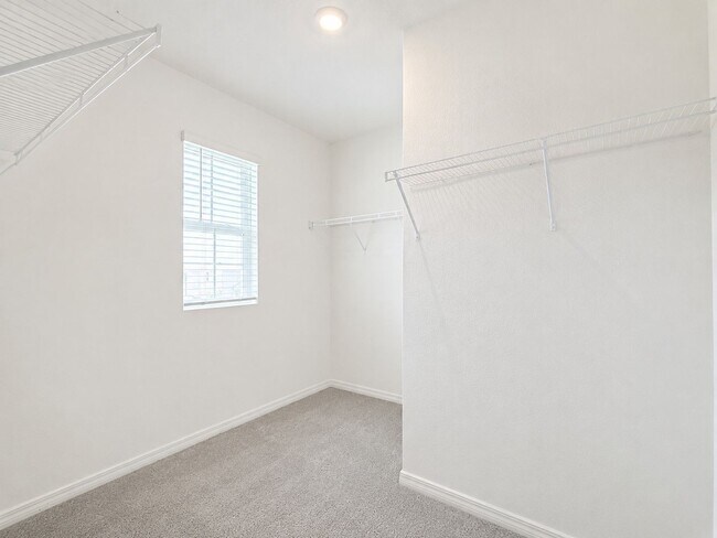 Building Photo - Family-Friendly lifestyle living in this 5Bedroom/3Bath spacious Odessa home!