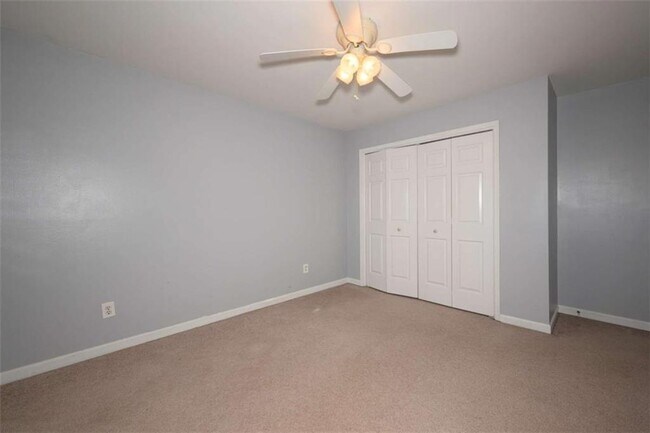 Building Photo - 151 Lakeside Dr NW