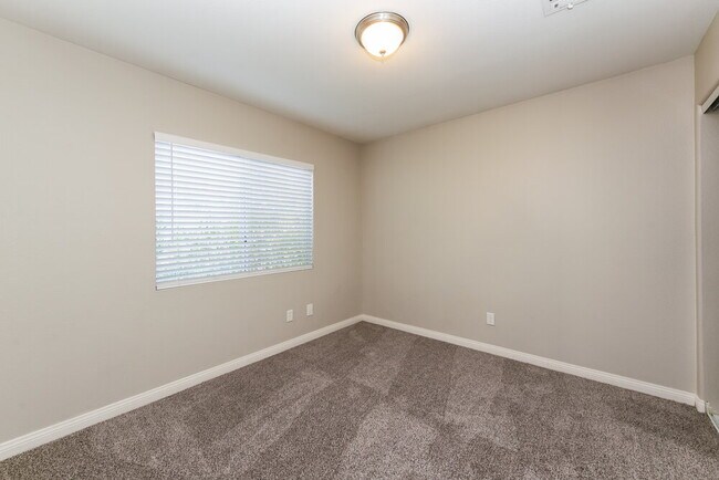 Building Photo - 3337 Epson St