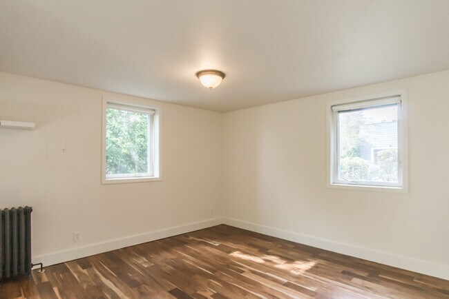 Building Photo - 1bd/1ba Seattle Condo