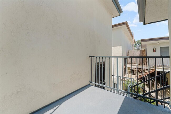 Building Photo - 5709 Hazeltine Ave