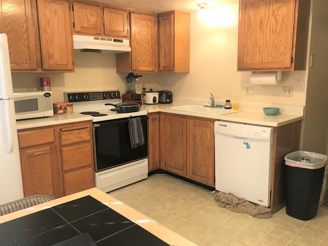 Building Photo - 565 N 300 E