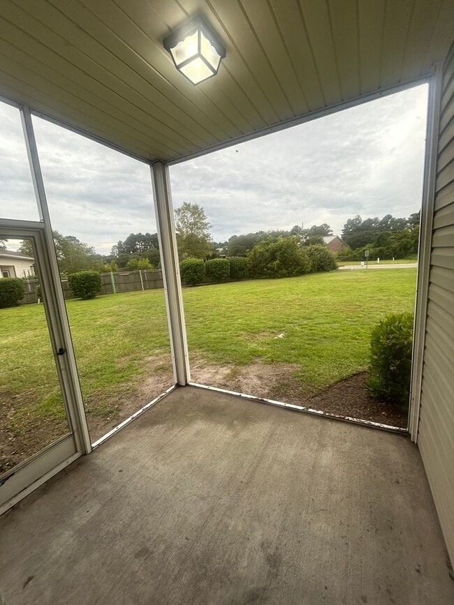 Building Photo - 129 Ashley Park Dr