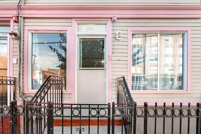 Building Photo - 163 Christopher Columbus Dr