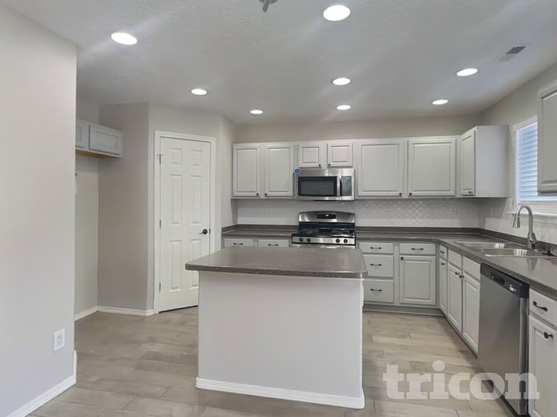 Building Photo - 10220 Nacimiento St NW