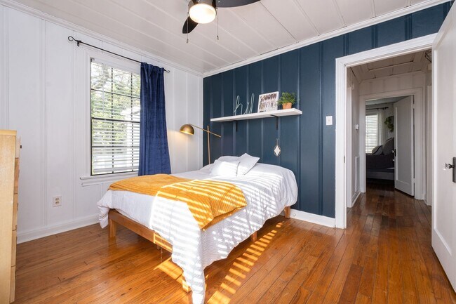 Building Photo - Updated 3-Bedroom Home with Fully Equipped Kitchen & Washer/Dryer in Great Neighborhood!