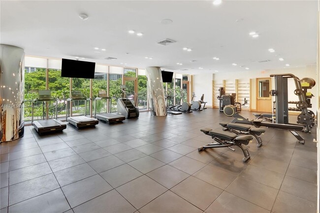 Building Photo - 2655 S Bayshore Dr