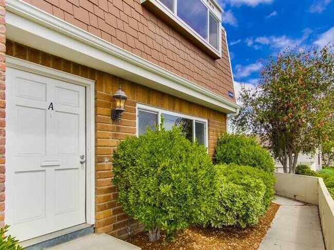 Building Photo - Awesome Townhome w/ 3 bedroom