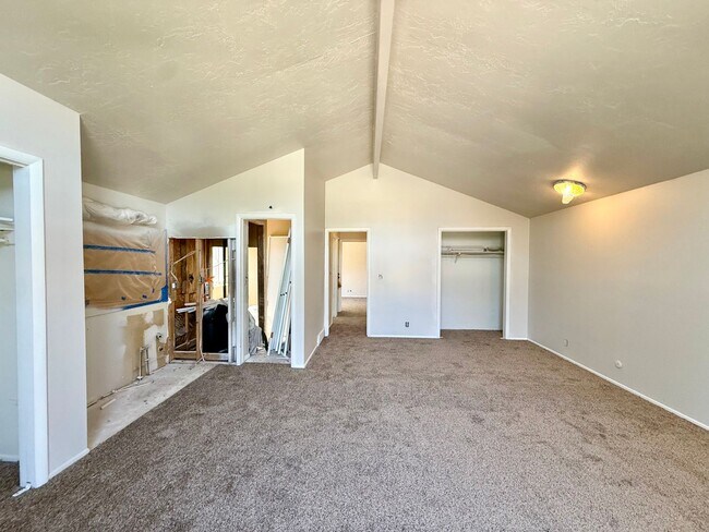 Building Photo - 6424 S Westridge St