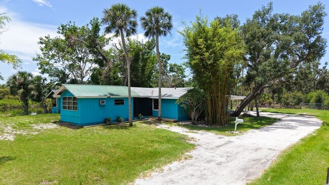 Building Photo - Completely Remodeled Home With Stunning Ri...